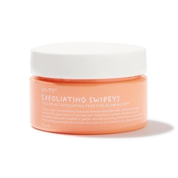 Go-To Exfoliating Pads - Picture 2 of 7
